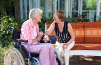 Odgovorno družabništvo – alternativa klasični družini za osamljene in starejše